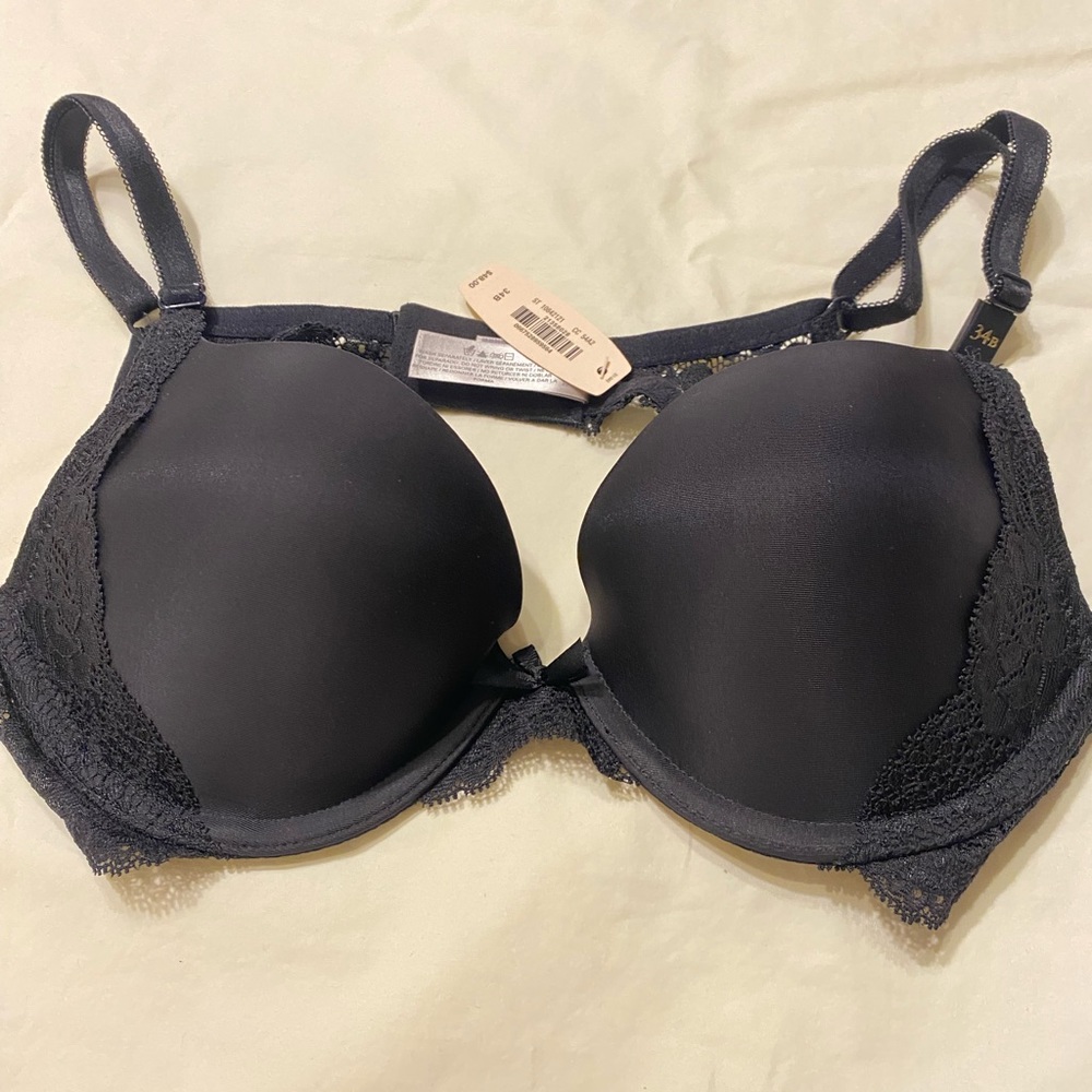 Victoria Secret black 34B Bra! / New with tag / never been worn !